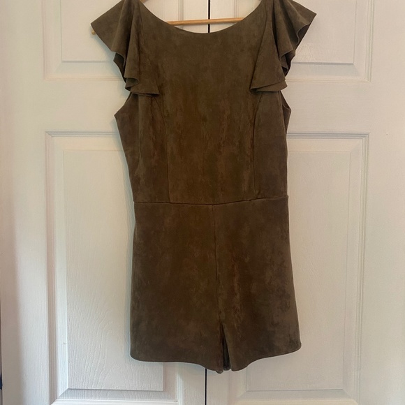 SHE & SKY short romper in faux suede women’s size  small - Picture 1 of 7